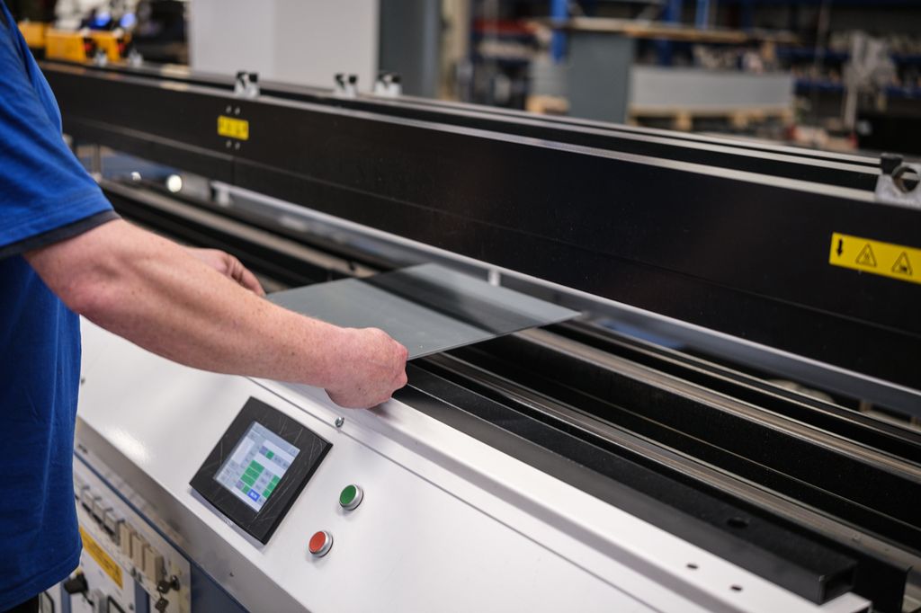 Ontluchters worden gemaakt op een machine bij Werova